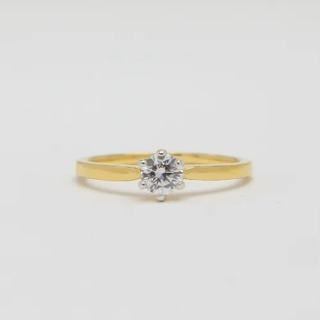 Pierścionek z brylantem 0,20 ct