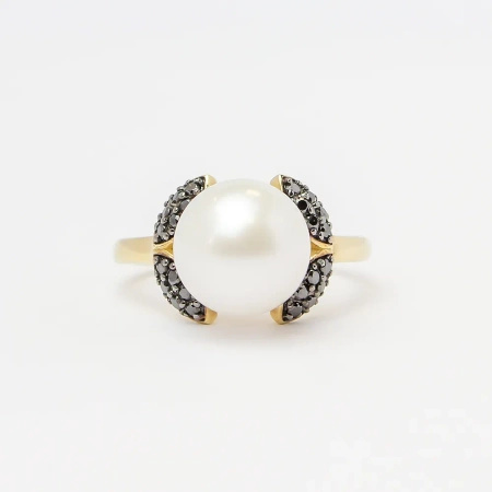 Pierścionek z perłą i czarnymi brylantami