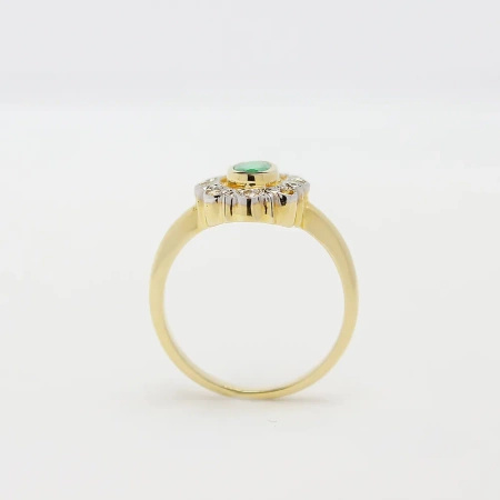 Pierścionek z szmaragdem i brylantami