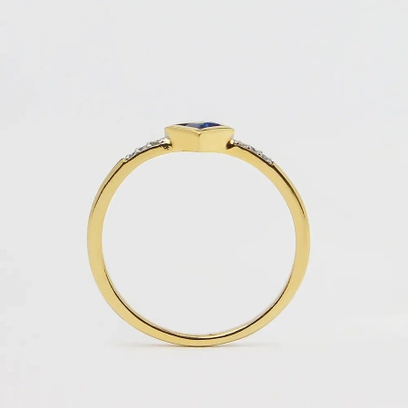 Pierścionek z szafirem i brylantami