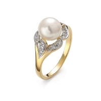 Pierścionek z perłą i cyrkoniami