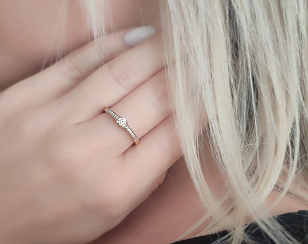 Pierścionek z brylantami 0,21 ct