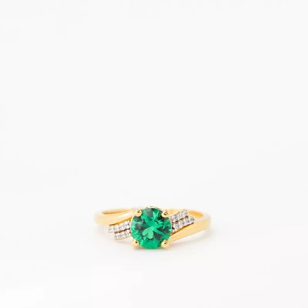 Pierścionek z szmaragdem i brylantami