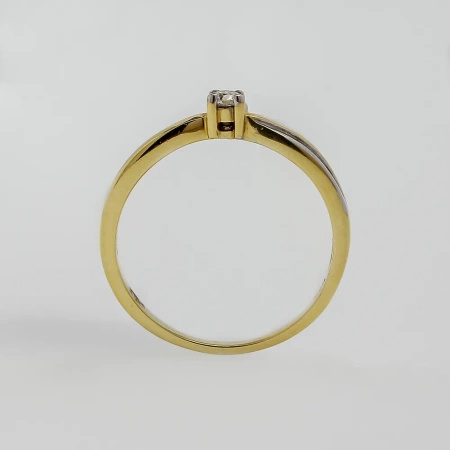 Pierścionek z brylantem 0,07 ct
