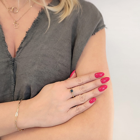 Pierścionek z szafirem