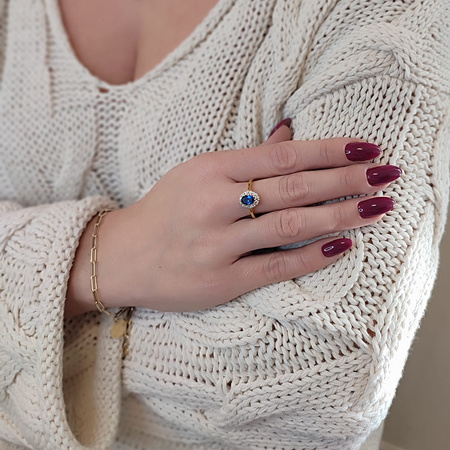 Pierścionek z szafirem i brylantami