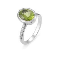 Pierścionek z oliwinem i brylantami