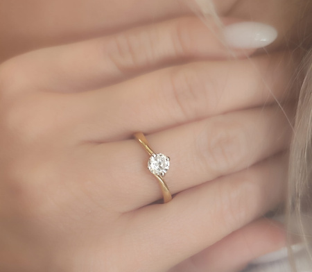 Pierścionek z szafirem