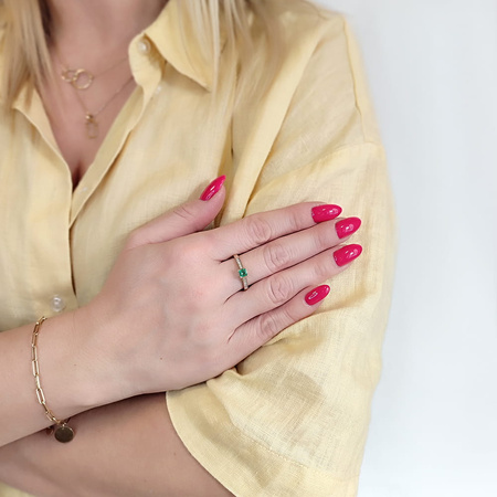 Pierścionek z szmaragdem i brylantami