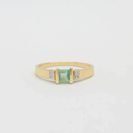 Pierścionek z szmaragdem i brylantami