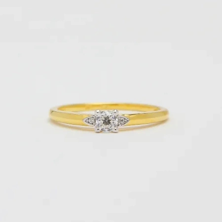 Pierścionek z brylantami 0,18 ct