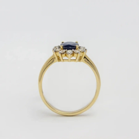 Pierścionek z szafirem i brylantami