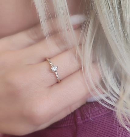 Pierścionek z brylantami 0,30 ct