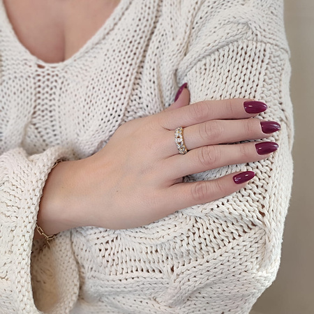 Pierścionek z cyrkoniami