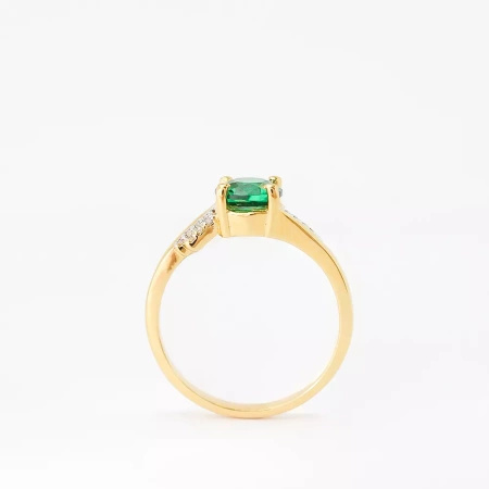 Pierścionek z szmaragdem i brylantami