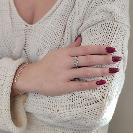 Pierścionek z cyrkoniami