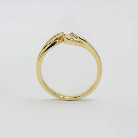 Pierścionek z brylantem 0,10 ct