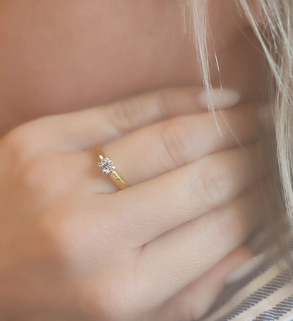 Pierścionek z brylantem 0,25 ct