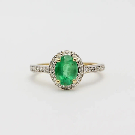 Pierścionek z szmaragdem i brylantami