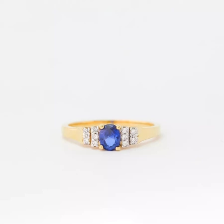 Pierścionek z szafirem i brylantami
