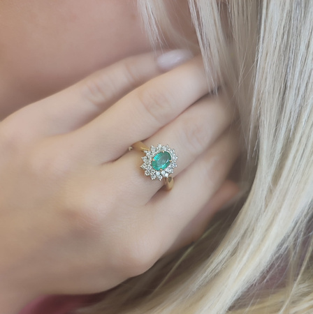 Pierścionek z szmaragdem i brylantami