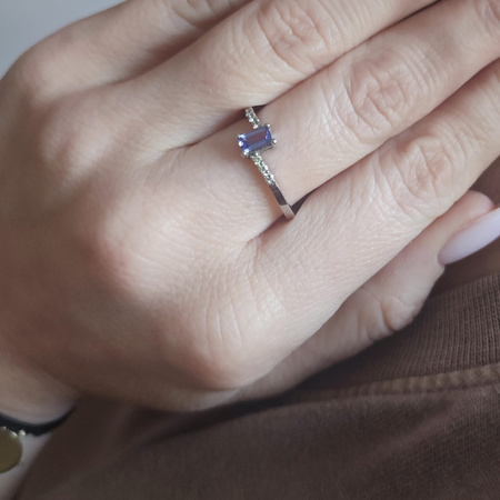 Pierścionek z szafirem i brylantami