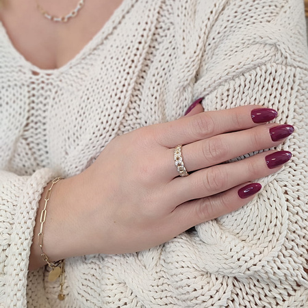 Pierścionek z cyrkoniami