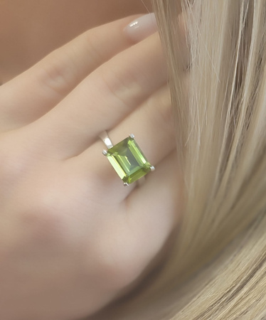 Pierścionek z oliwinem