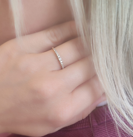 Pierścionek z brylantami 0,14 ct