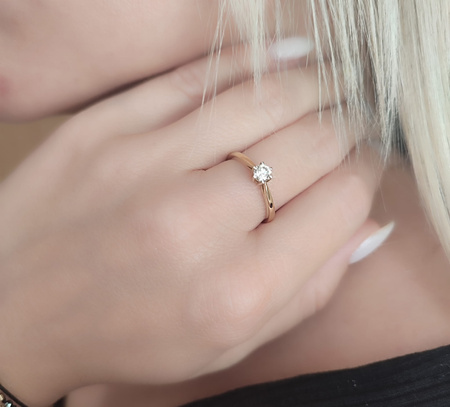 Pierścionek z brylantem 0,28 ct