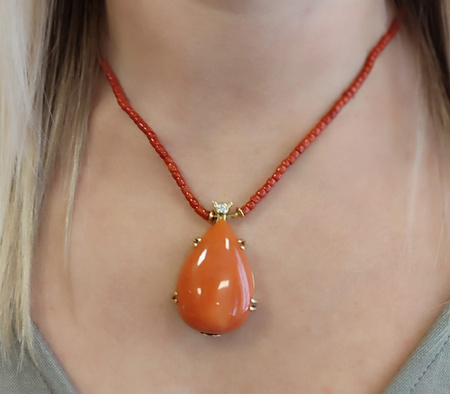 Zawieszka z koralem