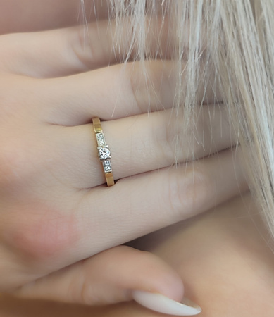Pierścionek z brylantami 0,11 ct
