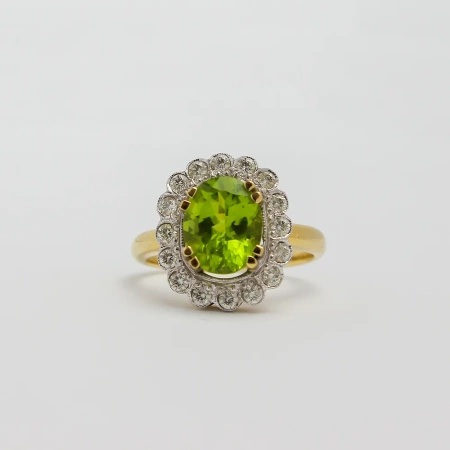 Pierścionek z oliwinem i brylantami