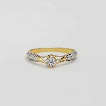 Pierścionek z brylantami 0,25 ct