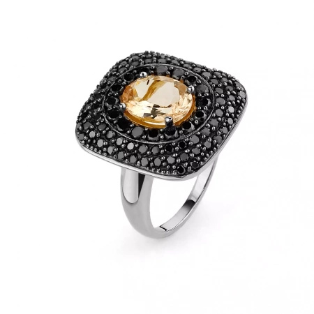 Pierścionek z morganitem i czarnymi brylantami