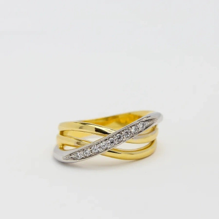 Pierścionek z brylantami 0,12 ct