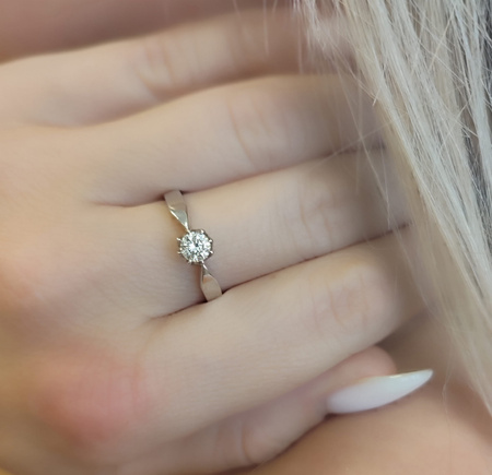 Pierścionek z brylantem 0,50 ct