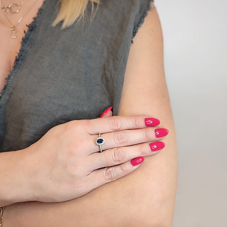 Pierścionek z szafirem i brylantami