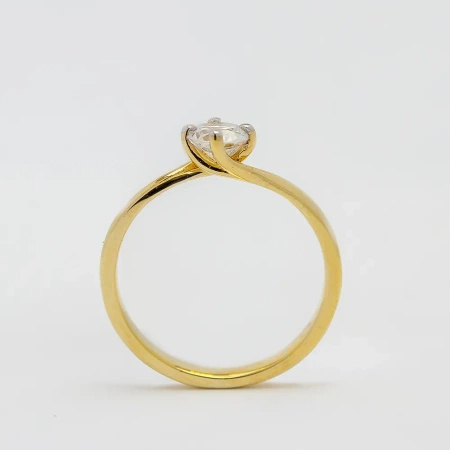 Pierścionek z szafirem