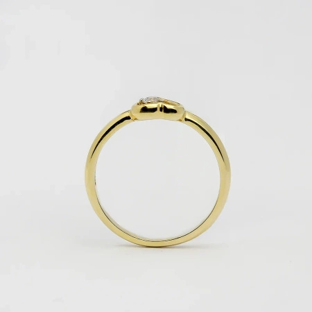 Pierścionek z brylantem 0,05 ct