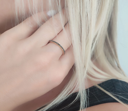 Pierścionek z czarnymi brylantami 0,18 ct