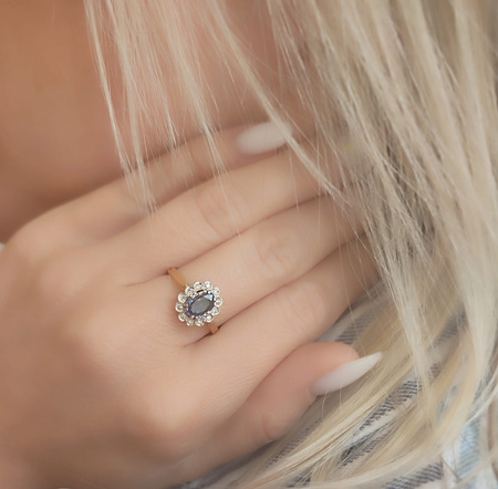 Pierścionek z szafirem i brylantami