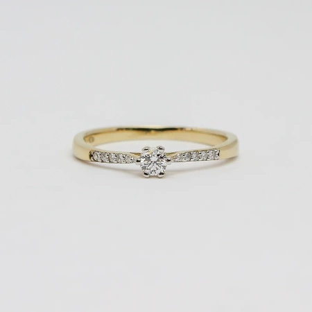 Pierścionek z brylantami 0,22 ct