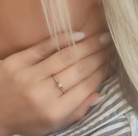 Pierścionek z brylantami 0,13 ct