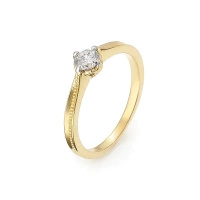 Pierścionek z brylantem