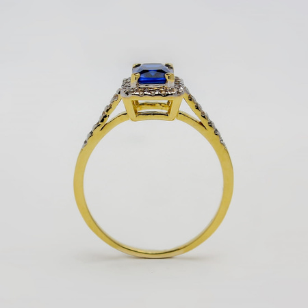 Pierścionek z szafirem i brylantami