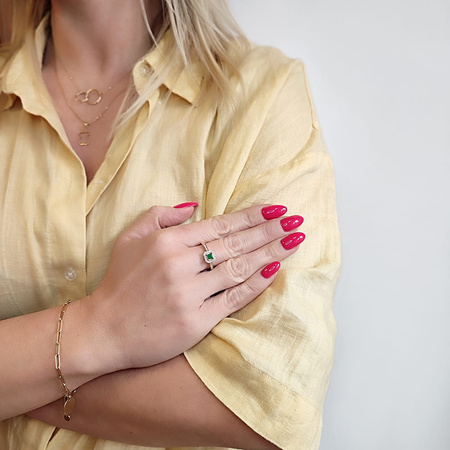 Pierścionek z szafirem i brylantami