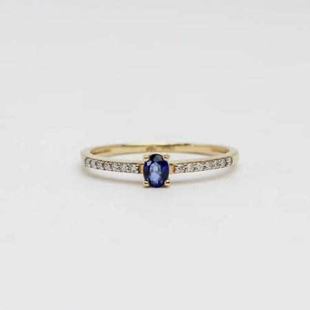 Pierścionek z szafirem i brylantami