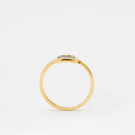 Pierścionek z cyrkoniami