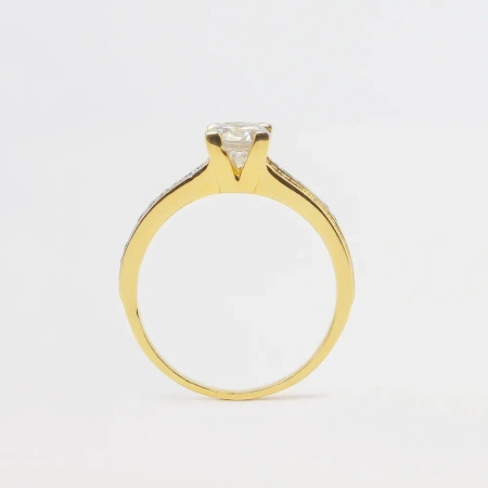 Pierścionek z brylantami 0,66 ct